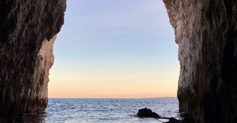 Syracuse: Boat Tour Ortigia Island,Seacaves and Explanations - Overview of the Syracuse Boat Tour