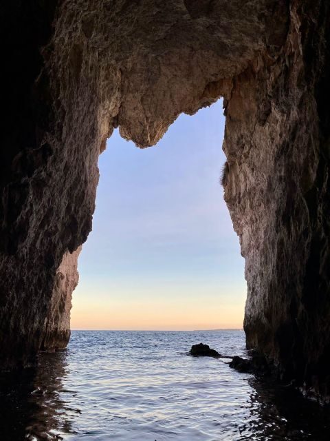 Syracuse: Boat Tour Ortigia Island,Seacaves and Explanations - Swimming Stop Experience
