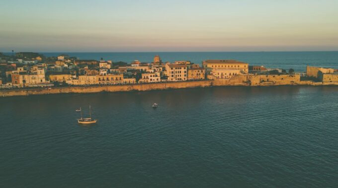 Syracuse: Boat Tour With Aperitif - Exploring Historical Sites and Sea Caves