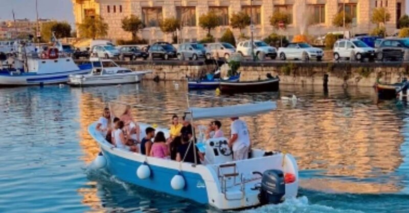 Syracuse: Ortigia Island & Sea Caves Boat Trip With Prosecco - Itinerary and Experience
