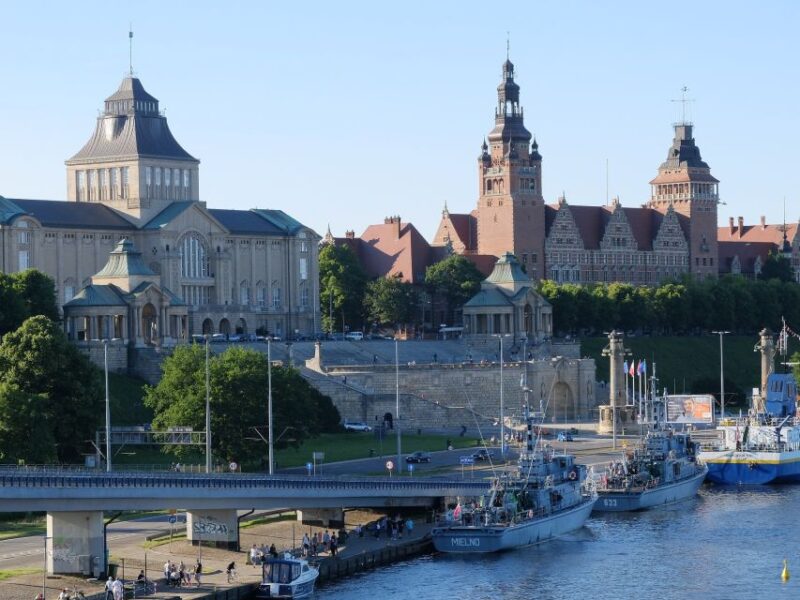 Szczecin: Old Town Highlights Private Walking Tour - Tour Highlights