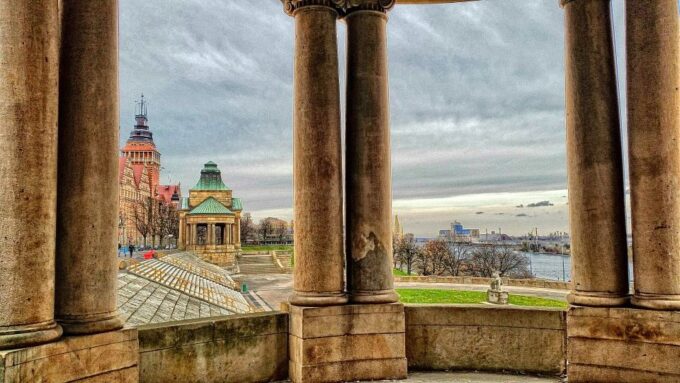 Szczecin: Old Town Highlights Private Walking Tour - Meeting Point and Transportation