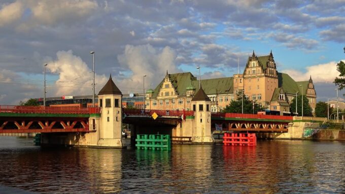 Szczecin: Old Town Highlights Private Walking Tour - Frequently Asked Questions
