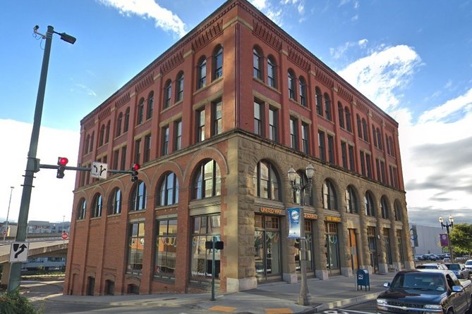 Tacoma Scavenger Hunt: Bright Lights, Big Glass - Key Points