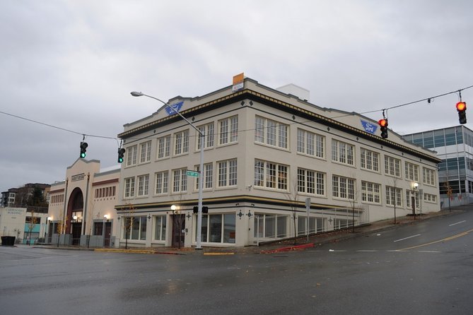 Tacoma Scavenger Hunt: Bright Lights, Big Glass - Discovering Hidden Gems