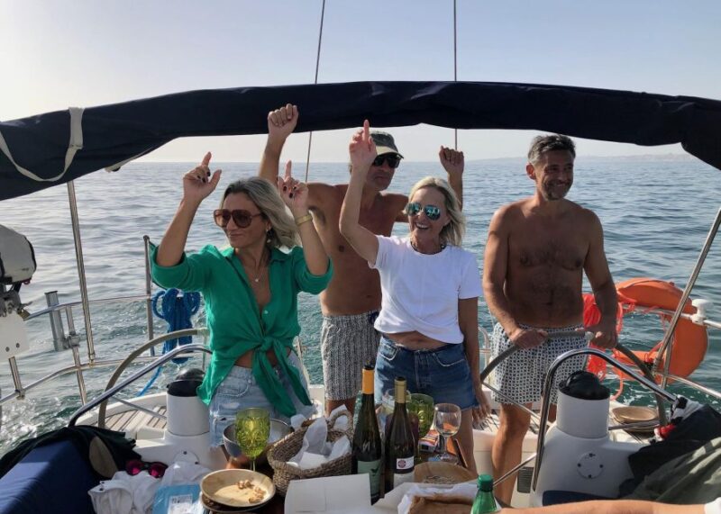 Tagus: Sailboat Private Tour - Onboard Amenities