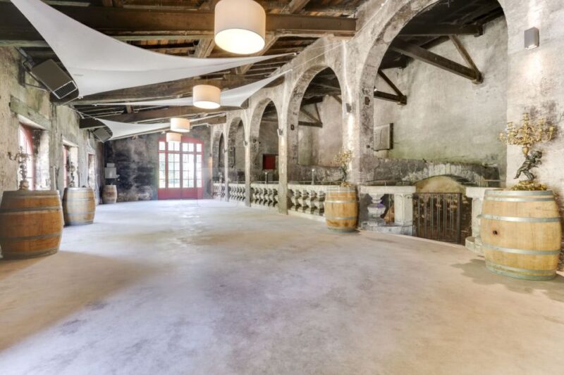 Taillan-Médoc: Château Visit and Wine Tasting in Bordeaux - Visiting the Historic Cellars