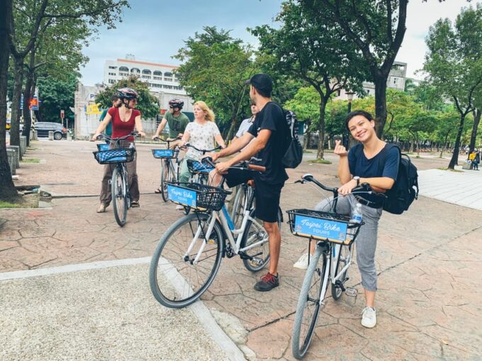 Taipei: 4-Hour Morning City Cycling Tour With Breakfast - Riverside Bikeway and City Views