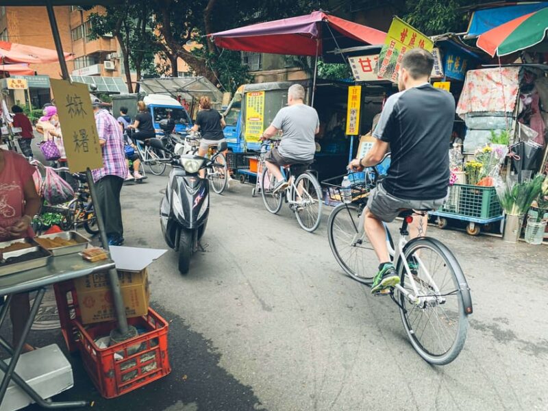 Taipei: 4-Hour Morning City Cycling Tour With Breakfast - Cycling Route and Key Sights