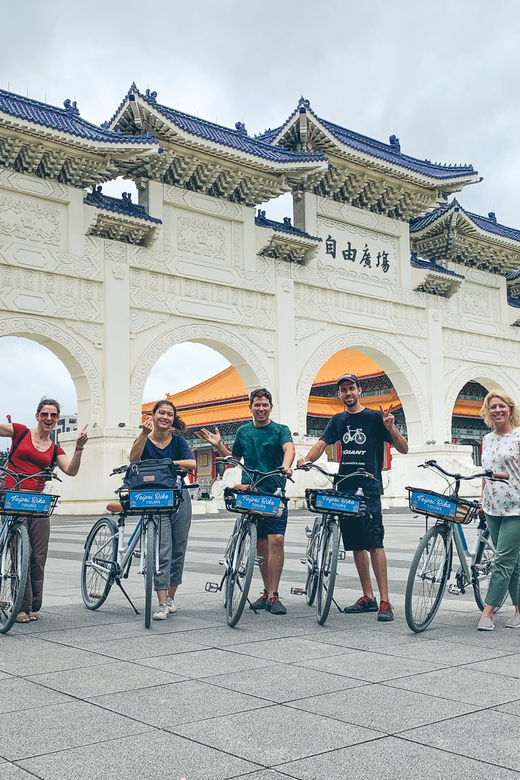 Taipei: 4-Hour Morning City Cycling Tour With Breakfast - Morning Market and Historic Streets