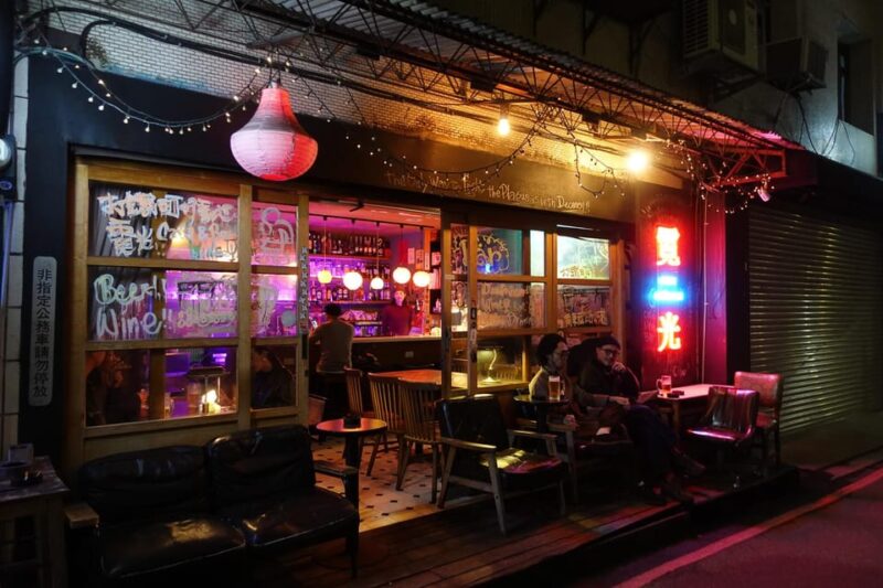 Taipei City: Datong District Food Tour With Food and Drinks - Unique Rechao Experience