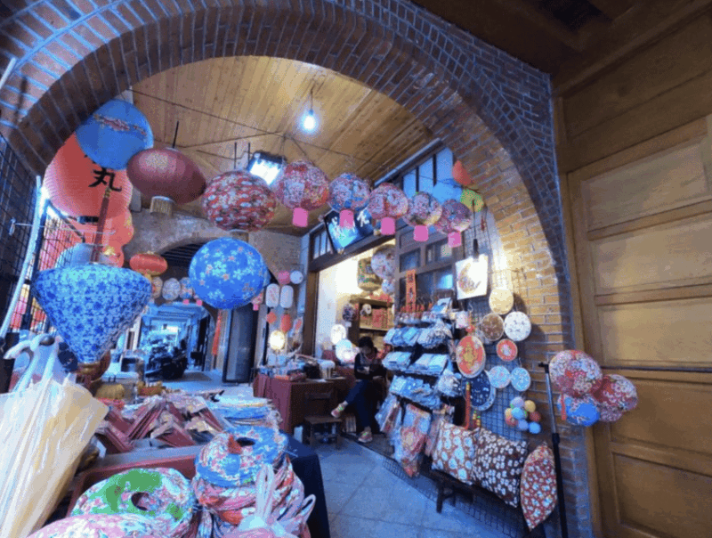Taipei: City Highlights Private Sightseeing Tour With Guide - Dalongdong Baoan Temple