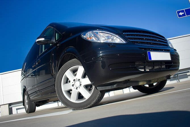 Taipei City to Taoyuan Airport Private Transfer - The Vehicle Experience