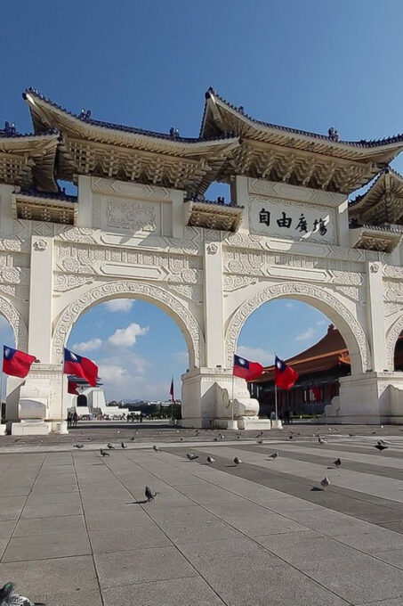 Taipei City Tour With National Palace Museum Ticket - Historical Landmarks Exploration