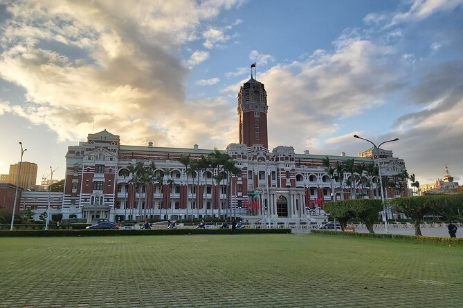 Taipei City Tour With National Palace Museum Ticket - Meeting and Pickup