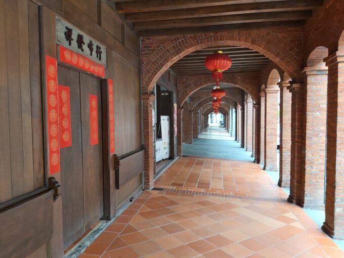Taipei: Classic Landmarks Day Tour - Exploring the Grand Hotel Taipei