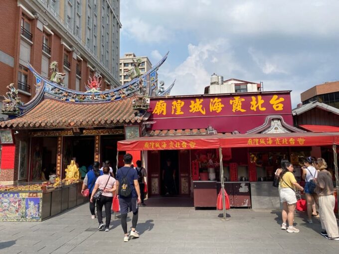 Taipei: Classic Landmarks Day Tour - Exploring the Grand Hotel Taipei