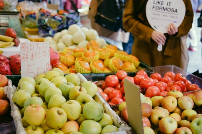 Taipei Food Tour: Yongkang Street for Foodies - Visiting Dongmen Market