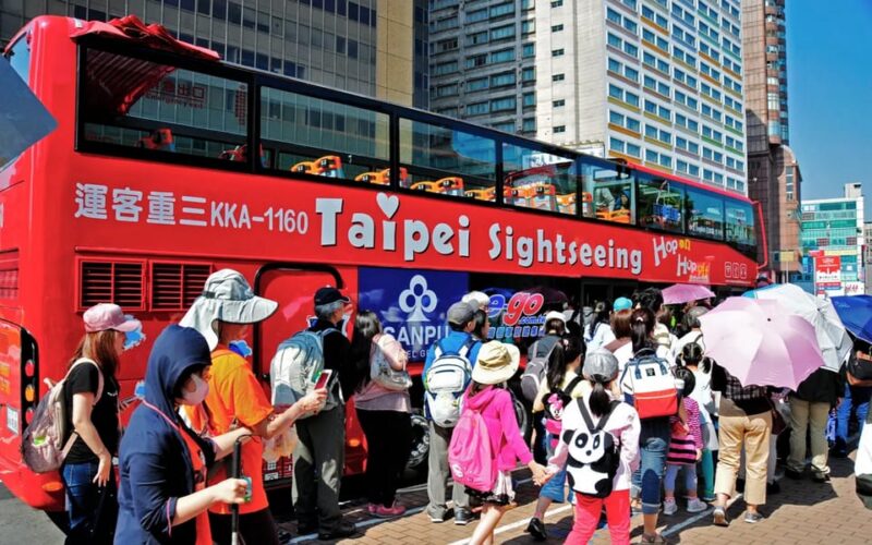 Taipei: Hop-On Hop-Off Sightseeing Bus With Audio Guide - Experience and Features