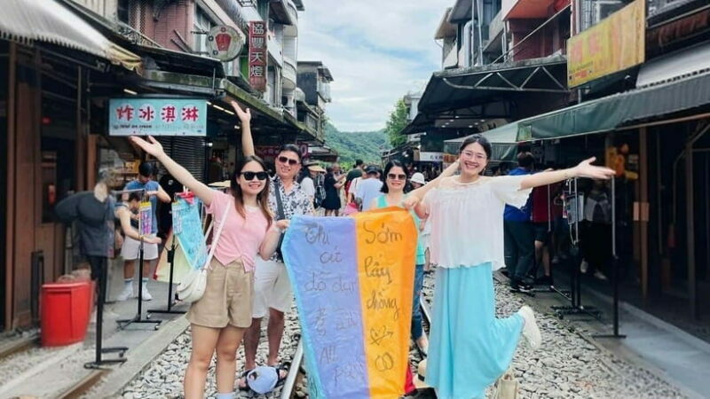 Taipei: Jiufen and Shihfen Half Day Tour - Practical Considerations & Tips