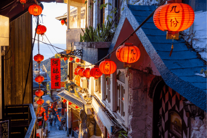 Taipei: Jiufen Night View and Shifen Day Tour - Tour Duration and Languages