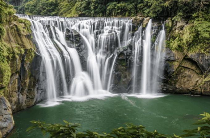 Taipei: Jiufen, Shifen Waterfall and Pingxi Sky Lantern Tour - Shifen Waterfall