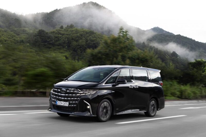 Taipei Luxury Private Yehliu&Shifen Tour by Toyota Alphard - Vehicle and Comfort