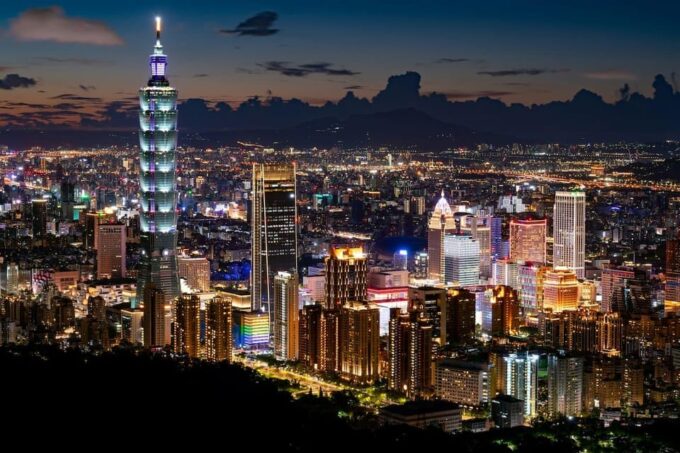 Taipei Nightlife: Taipei Pub Crawls (2 Different Routes) - Drinks and Discounts