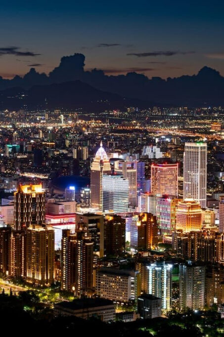 Taipei Nightlife: Taipei Pub Crawls (2 Different Routes) - Drinks and Discounts