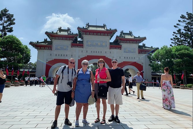 Taipei Private Car Charter Tour - Visiting Attractions and Cuisine