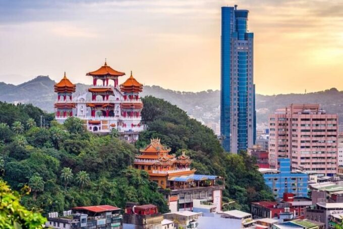 Taipei: Private Custom Tour With a Local Guide - Iconic Places and Local Eateries