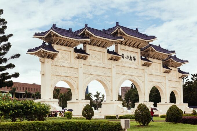 Taipei: Private Tour With Locals – Highlights & Hidden Gems - Dalongdong Baoan Temple