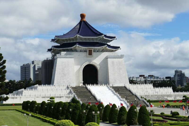 Taipei: Self-Guided Audio Tour - Inclusions and Requirements