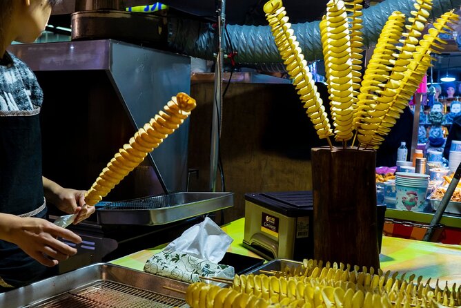 Taipei Street Food & Night Market Tour With a Local: Private & Custom - Guide Performance
