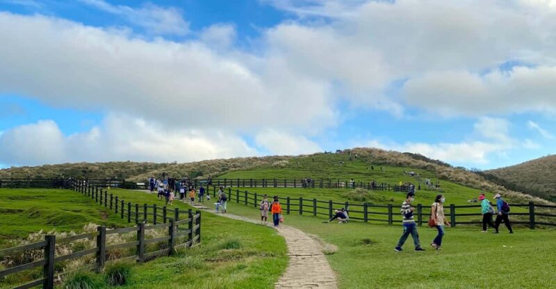Taipei: Yangmingshan & Beitou Full-Day Tour - Itinerary Highlights