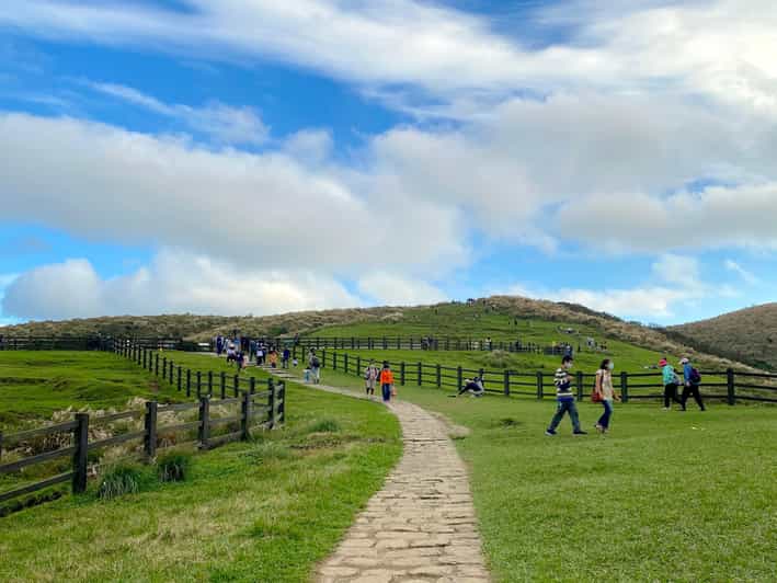 Taipei: Yangmingshan & Beitou Full-Day Tour - Experience and Activities