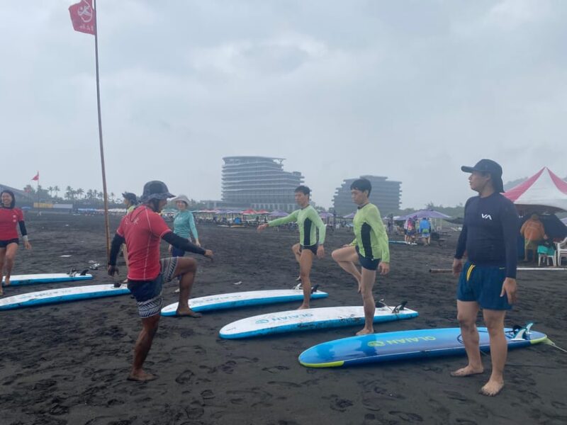 Taiwan : Private or Group Surfing Lesson - Instruction and Equipment