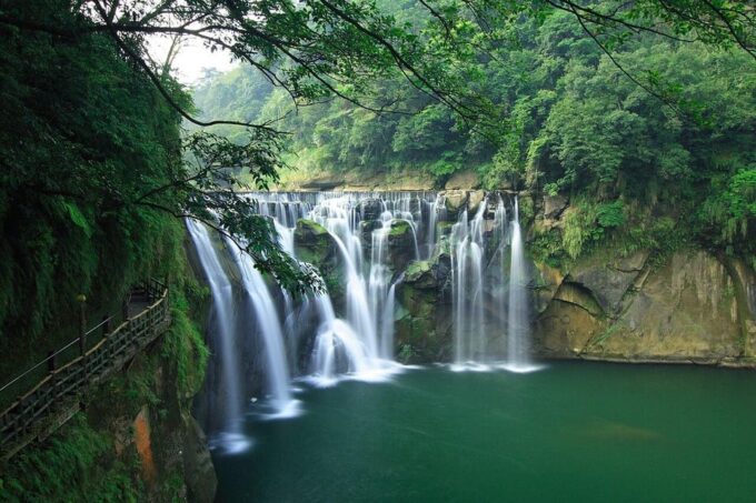 Taiwan Taipei: Customized Private Tour - Guide Expertise and Language Support