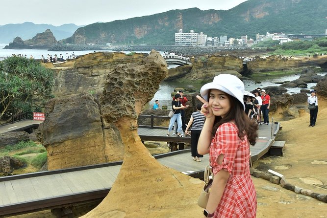 Taiwans Golden Triangle: Yehliu, Jiufen, Shifen Private Day Tour - Pickup and Meeting Information