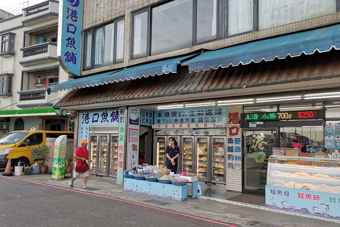 Taiwans Golden Triangle: Yehliu, Jiufen, Shifen Private Day Tour - Tour Experience and Activities
