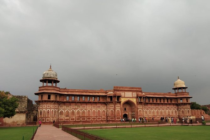 Taj Mahal and Agra Fort Group Tour by Superfast Train - Key Points