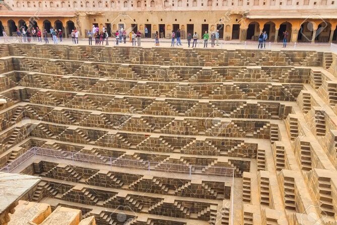 Taj Mahal Guided Tour With Lunch and Entry Fee From Jaipur - Exploring the Taj Mahal