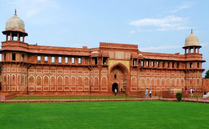 Taj Mahal Serenity: Boat Ride & Beyond - Immersive Mughlai Cuisine