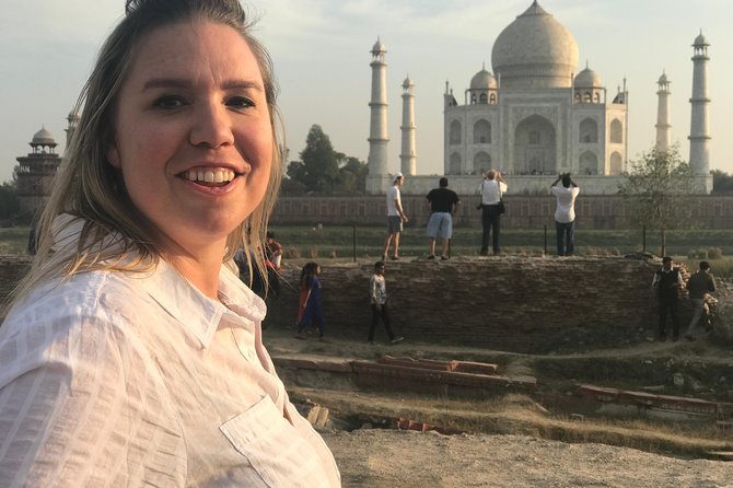 Taj Mahal Skip the Line Luxury Tour With Guide - Meeting and Pickup