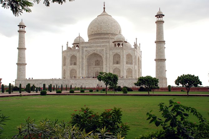 Taj Mahal Sunrise and Agra Overnight Tour From Hyderabad - Day 1 Itinerary