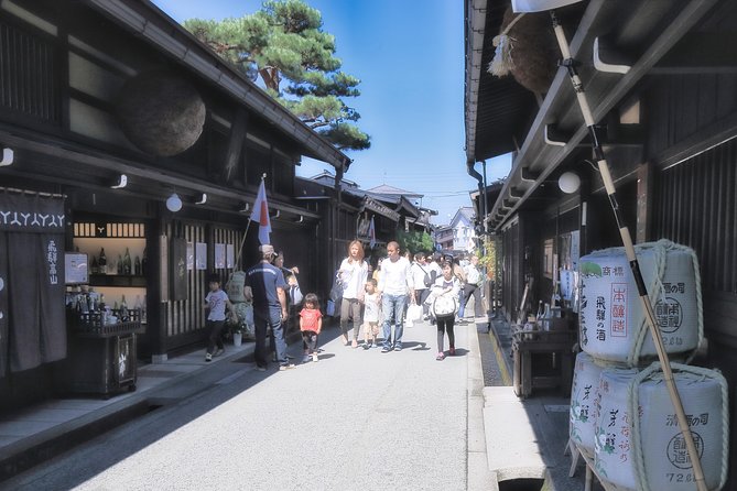 Takayama and Shirakawago Photoshoot by Professional Photographer - Tour Duration and Group Size