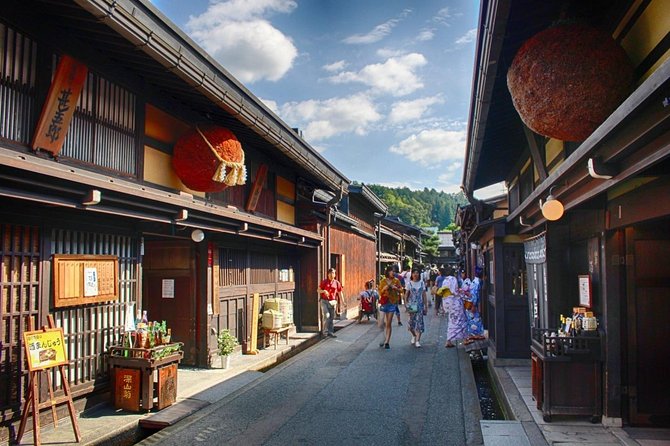 Takayama Full-Day Private Tour With Government Licensed Guide - Licensed Local Guide
