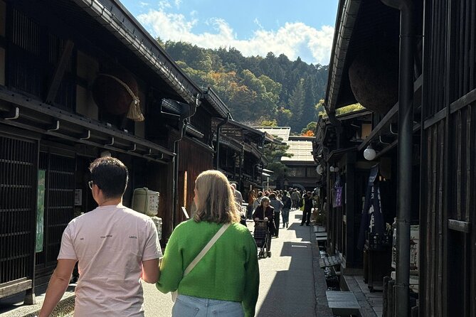 Takayama Jinya & Old Town Private Walking Tour - Exploring Takayama Jinya