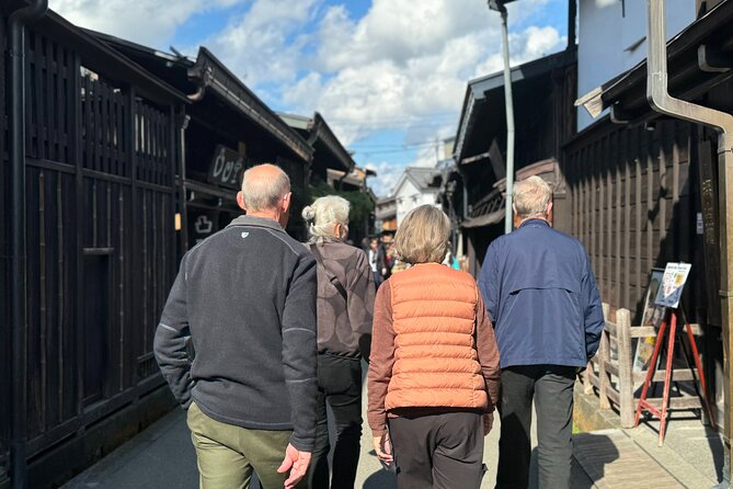Takayama Jinya & Old Town Private Walking Tour - Discovering the Old Town