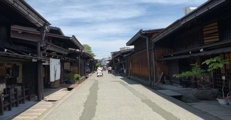Takayama: Old Town Guided Walking Tour 45min. - Inclusions